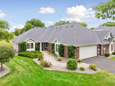 8810 Pointe Vista Dr