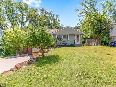 144 Larpenteur Ave E