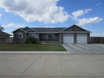 Property at 606 Haeli Ct, Holcomb, KS