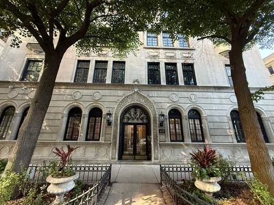 415 W Aldine Ave APT 4C