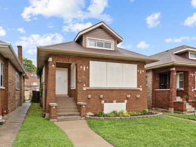 8035 S Oglesby Ave