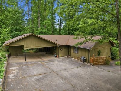 1021 Benjamin Pkwy