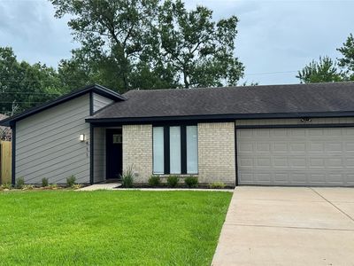 411 Topsail Way