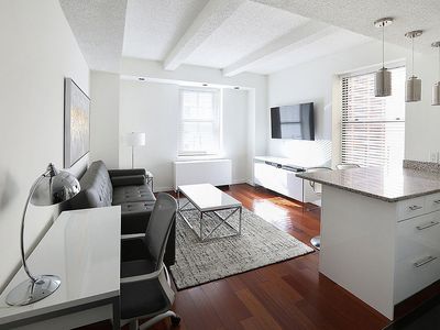 150 W 51st St APT 816