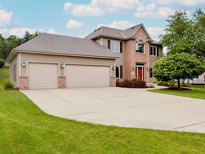 W234N7641 Grey Moss COURT