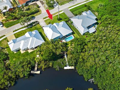 228 SW Indian Groves Drive