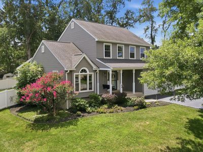 48 Fenway Dr