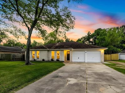 Property at 78 Shady Oak Ct, Alvin, TX