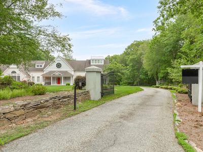 360 New London Turnpike