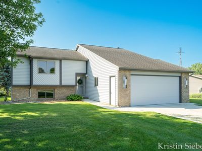 3220 Cornerstone Ln