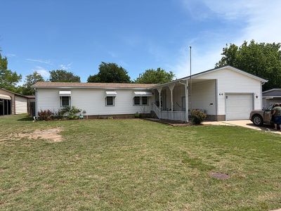 Property at 610 Lawrence St, Pratt, KS