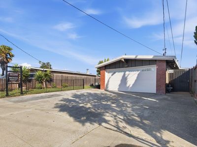 2136 Panama St