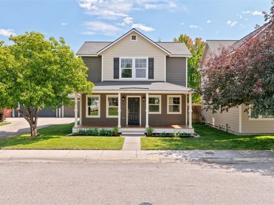 121 Silverberry Ln