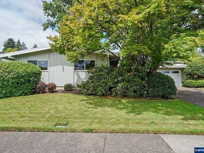 560 NW Merrie Dr