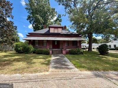 302 Smith St