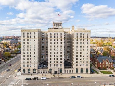 15 E Kirby St APT 1107