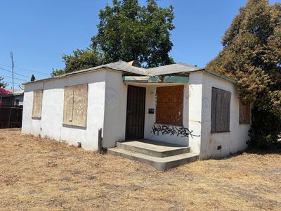 1200 W Inyo Avenue