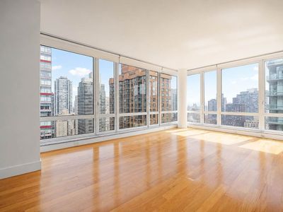 250 E 53rd St APT 3002