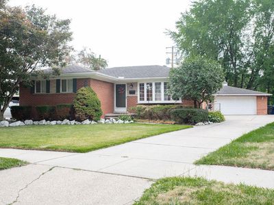 8905 Seminole