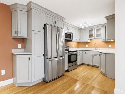 8 Riverside St APT 3