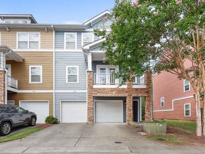 892 Queen City Cres
