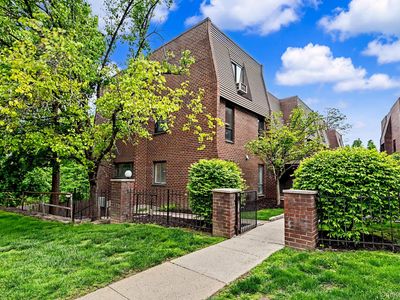 492 N Broadway #1