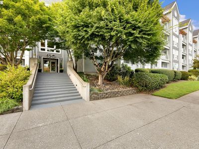 520 SE Columbia River Dr APT 330