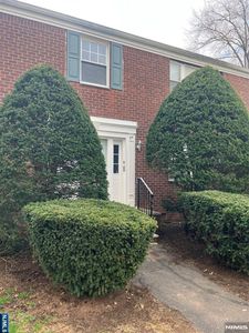 935 Broad Street