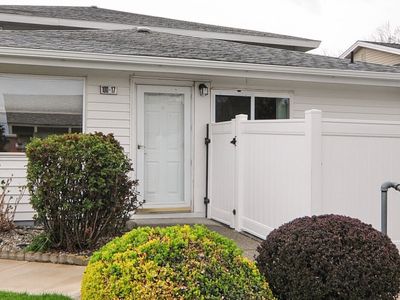 100 Simon Street #17