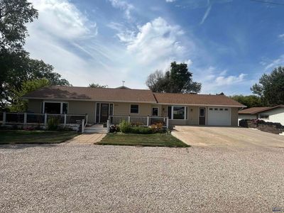 605 1st Ave W