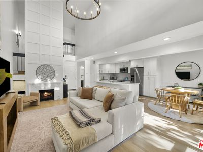 Property at 4425 Whitsett Ave Unit 214, Studio City, CA