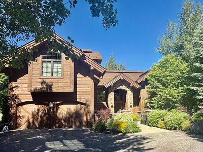 14 Streamside Dr