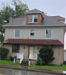 321 E 4th St