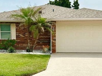 660 Lake Carolyn Cir