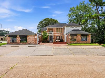 13700 Lakewood Forest Dr