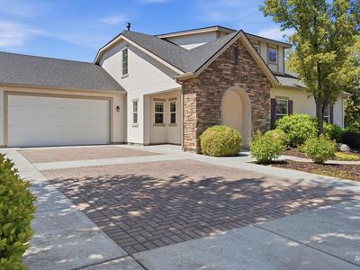 887 N Seneca Springs Way