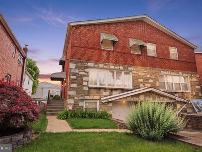2742 Mower St