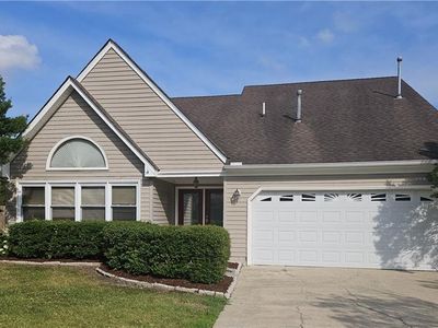 936 Honeycutt Way