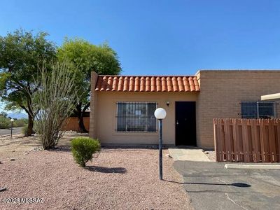 909 S Pantano Pkwy