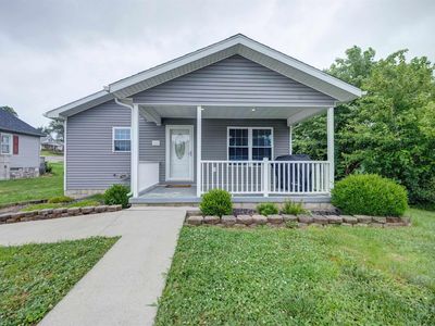 604 Bretz St
