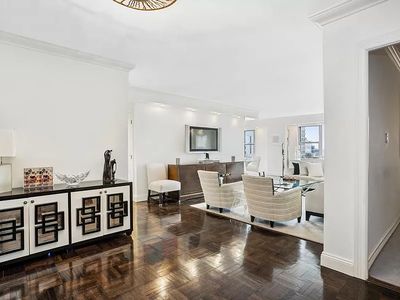 360 E 72nd St APT C2501