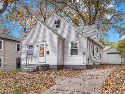 927 Merrifield St SE