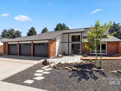 898 N Pebble Beach Way