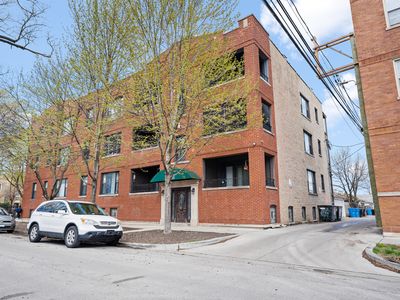 3918 W Roscoe St Unit 2