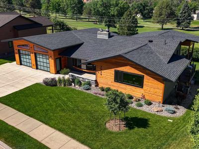 2929 Country Club Dr