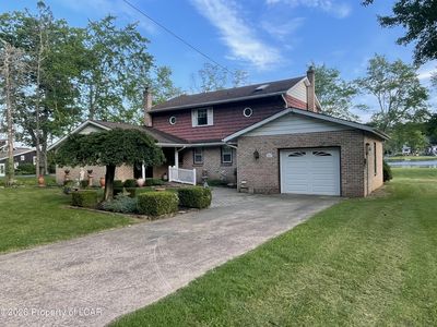 1551 Lakeview Dr