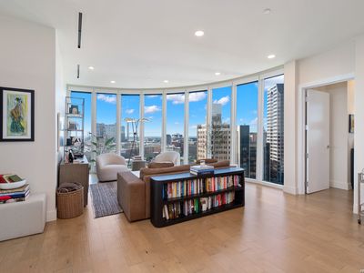 123 Lexington APT 1406