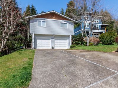 Property at 1025 NE Lakewood Dr, Newport, OR