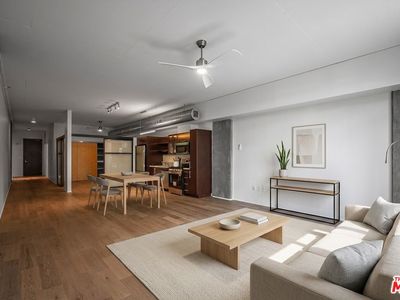 1111 S Grand Ave APT 607