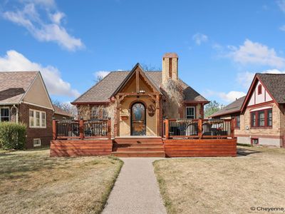 216 W 3rd Ave